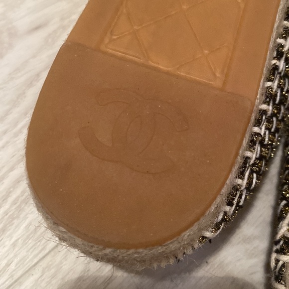 CHANEL Espadrilles Size 38 gold and black in like new condition worn only twice - Picture 6 of 8